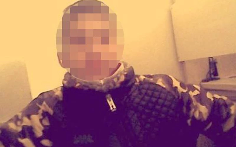 16 YAŞINDAKİ ÇOCUK, ANNESİNİ SIRTINDAN BIÇAKLADI