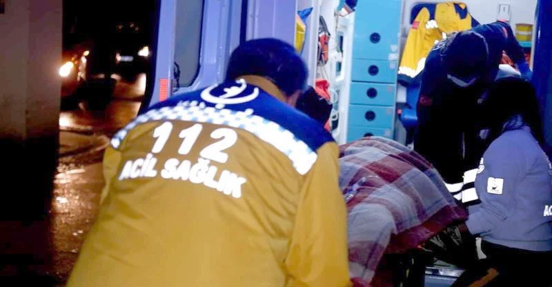 SINIRDA DONMAK ÜZEREYKEN BULUNAN GÖÇMEN HASTANEDE YAŞAM SAVAŞI VERİYOR