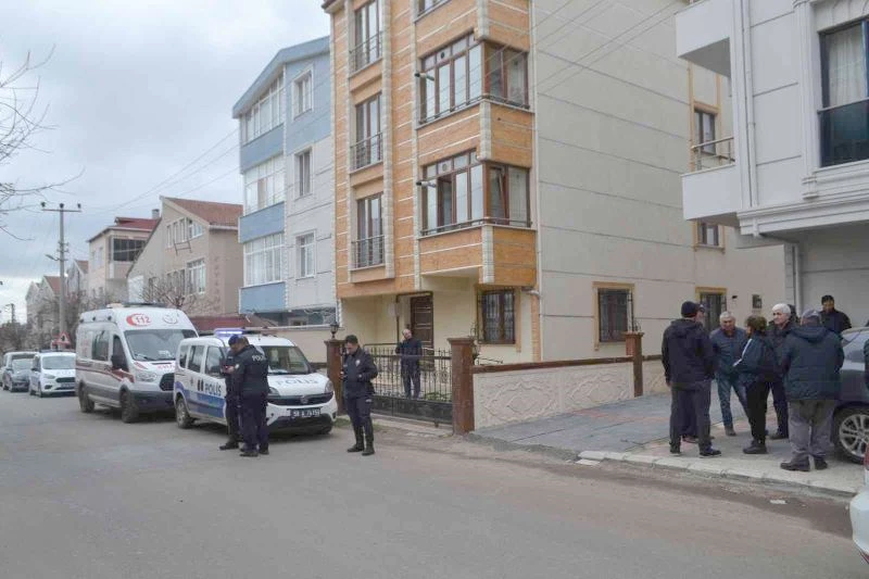 3 GÜNDÜR HABER ALINAMIYORDU, EVİNDE ÖLÜ BULUNDU