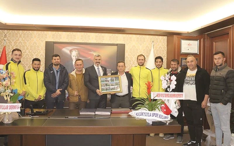 BİR MAÇTA 22 GOL ATAN TAKIMDAN AHMET ÇETİN’E HAYIRLI OLSUN ZİYARETİ