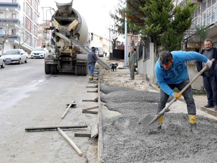 ÜRÜNDÜL SOKAK’TA KALDIRIM YAPIM ÇALIŞMALARI DEVAM EDİYOR