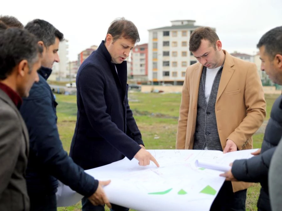 KIZILPINAR FUTBOL SAHASI YAPIM ÇALIŞMALARI DEVAM EDİYOR