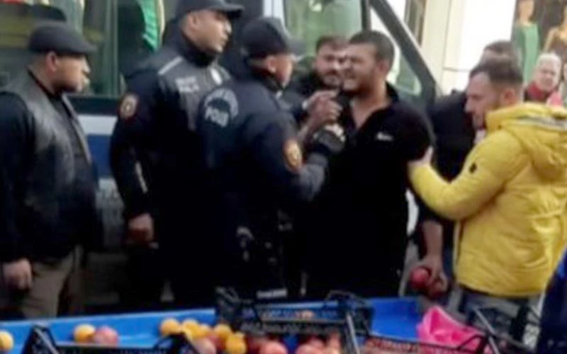 ZABITA MEYVE SIKMA MAKİNESİNE EL KOYUNCA ÜRÜNLERİNİ YERLERE SAÇTI