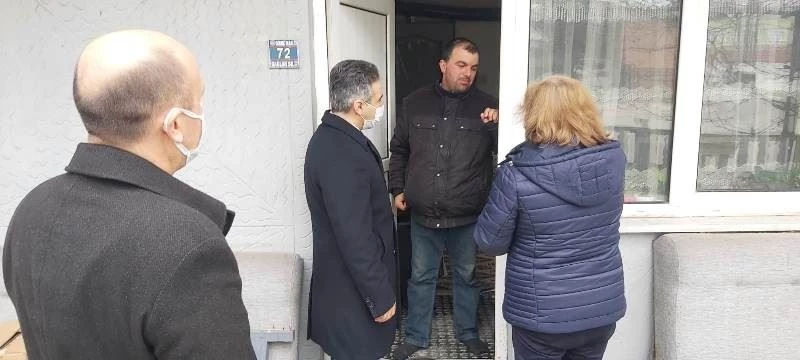 KAYMAKAM TAŞÇI ENGELLİ VATANDAŞLARI YALNIZ BIRAKMIYOR