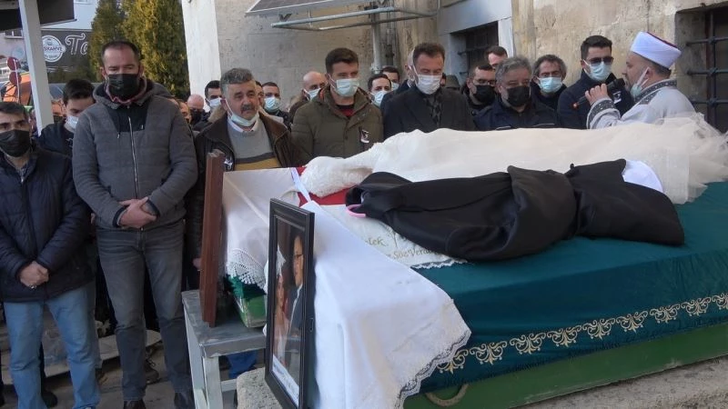 BU ACIYA YÜREK DAYANMAZ: GELİNLİK VE DAMATLIK TABUTLARINA ÖRTÜ OLDU 