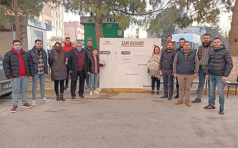 CHP’Lİ GENÇLERDEN ZAM DUVARI