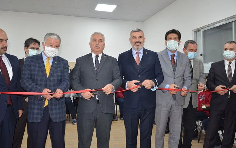 BABASI ADINA MÜZİK SINIFI YAPTIRDI