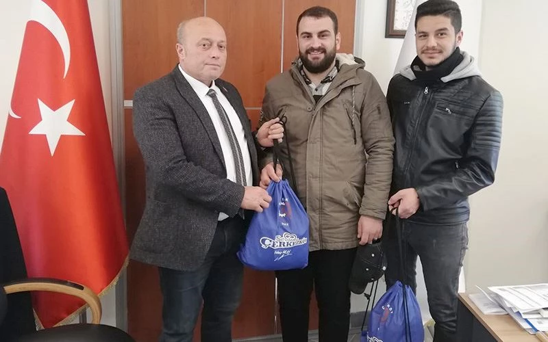 ASKERE GİDEN GENÇLERE JEST!