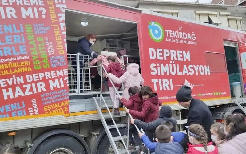 BÜYÜKŞEHİR BELEDİYESİ’NDEN DEPREM HAFTASINDA AFET FARKINDALIK EĞİTİMLERİ