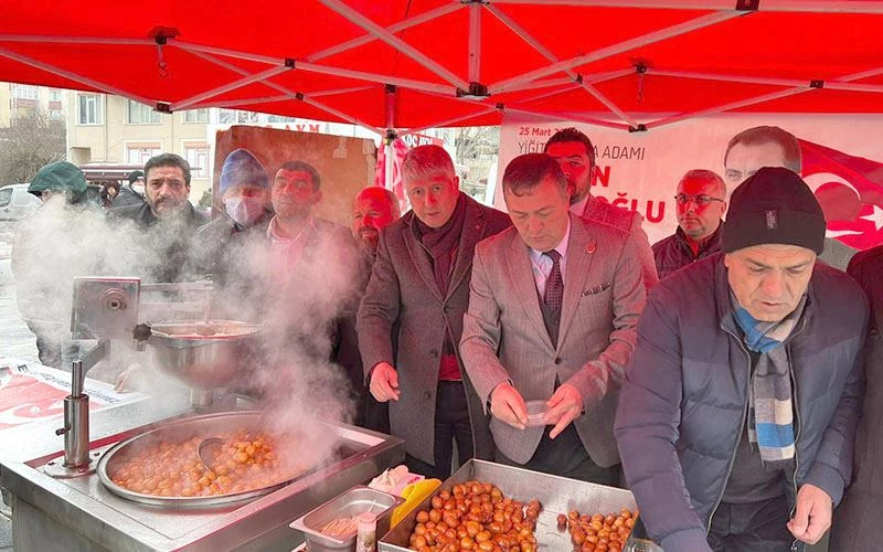 KAPAKLI’DA MUHSİN YAZICIOĞLU İÇİN LOKMA DAĞITIP MEVLİD OKUTULDU