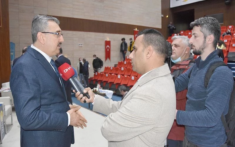 NKÜ REKTÖRÜ ŞAHİN TRAKYAKAF’TA GAZETECİLERE AÇIKLAMADA BULUNDU