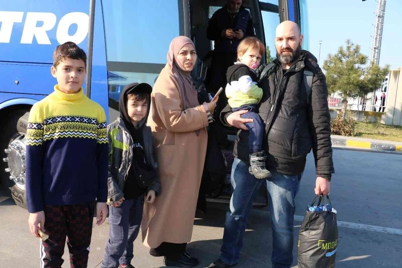 SAVAŞTAN 3 ÇOCUK VE KANSER HASTASI EŞİYLE KAÇTI