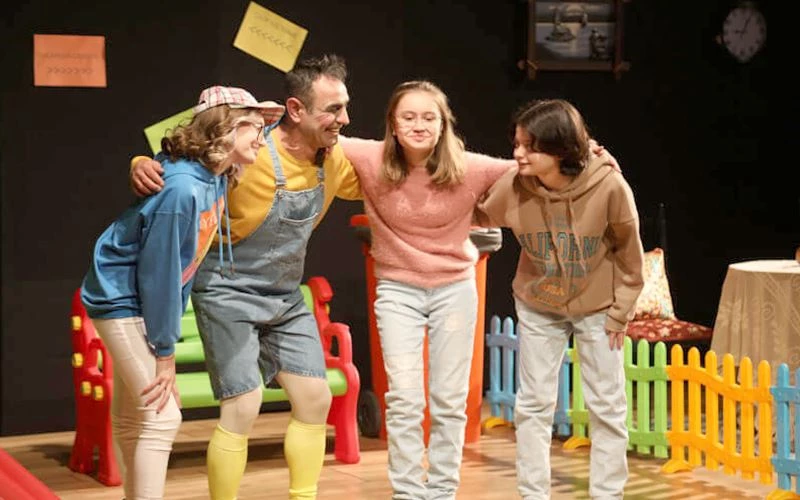 ÇOCUKLAR ‘AFACAN EFECAN’ OYUNUNU KEYİFLE İZLEDİ