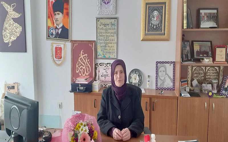 BOZKURT: DÜNYAYI MUTLU KADINLARIN YETİŞTİRDİĞİ  ÇOCUKLAR  KURTARACAK 