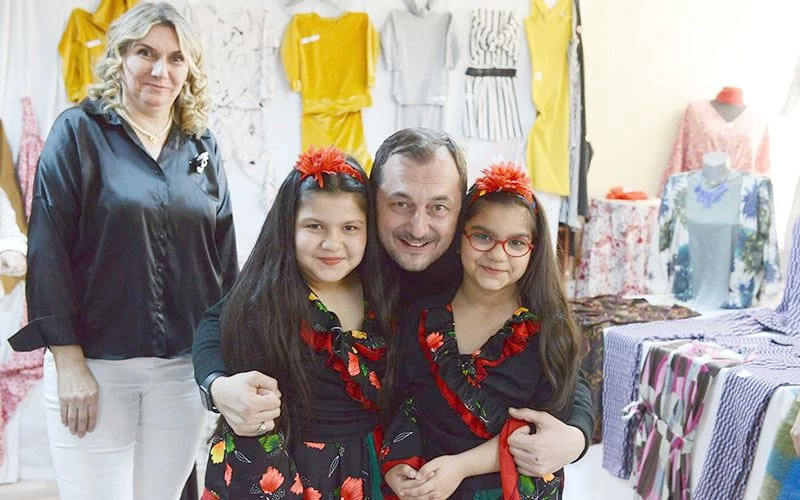 BAŞKAN YÜKSEL KADIN KURSİYERLERİN KERMESİNİ ZİYARET ETTİ