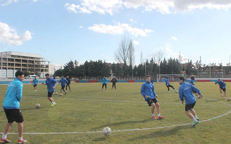 1911 GALİBİYETLE TAMAMLAMAK İSTİYOR