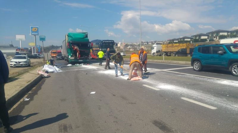 KIRMIZI IŞIĞI FARK ETMEDİ, DURAN ARAÇLARI ÖNÜNE KATTI