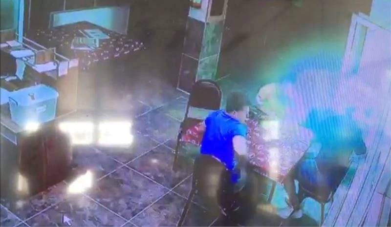 HAVAİ FİŞEKLER KAHVEHANEYE DÜŞTÜ