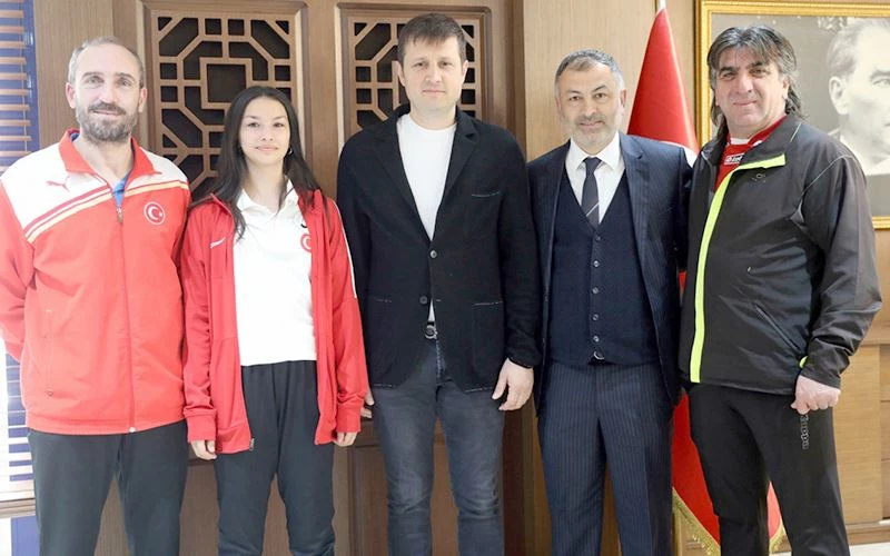 BAŞARILI SPORCU SUDENAZ KAYA’DAN BAŞKAN AKAY’A TEŞEKKÜR ZİYARETİ