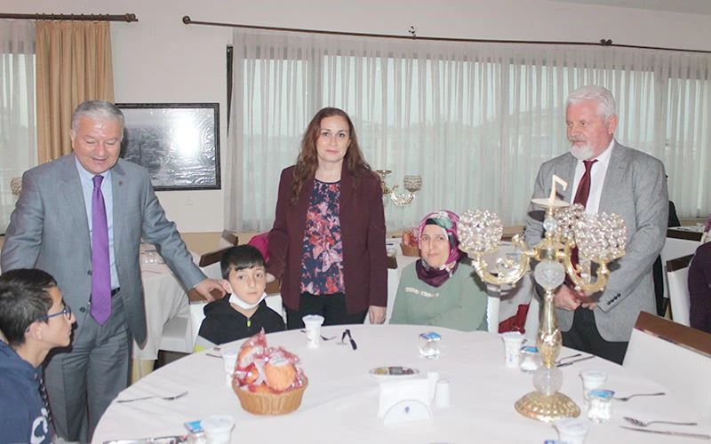 KAYMAKAM DURU’DAN YETİMLER GÜNÜ İFTARI