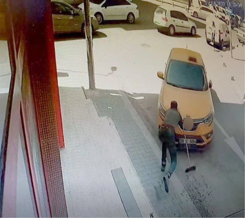 EL FRENİ ÇEKİLMEYEN OTOMOBİLİ DURDURMAK İSTEYEN ESNAF EZİLDİ