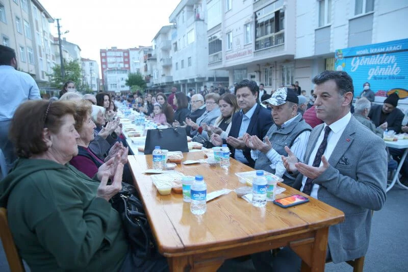 KAPAKLI’DA GÖNÜL SOFRASI BAHÇELİEVLERDE KURULDU