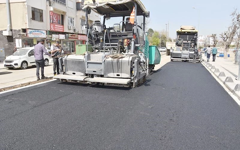 BÜYÜKŞEHİR 3 BİN 100 TON SICAK ASFALT DÖKTÜ