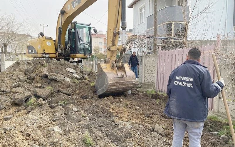 SARAY BELEDİYESİ YENİKÖY’DE YOL YAPIYOR