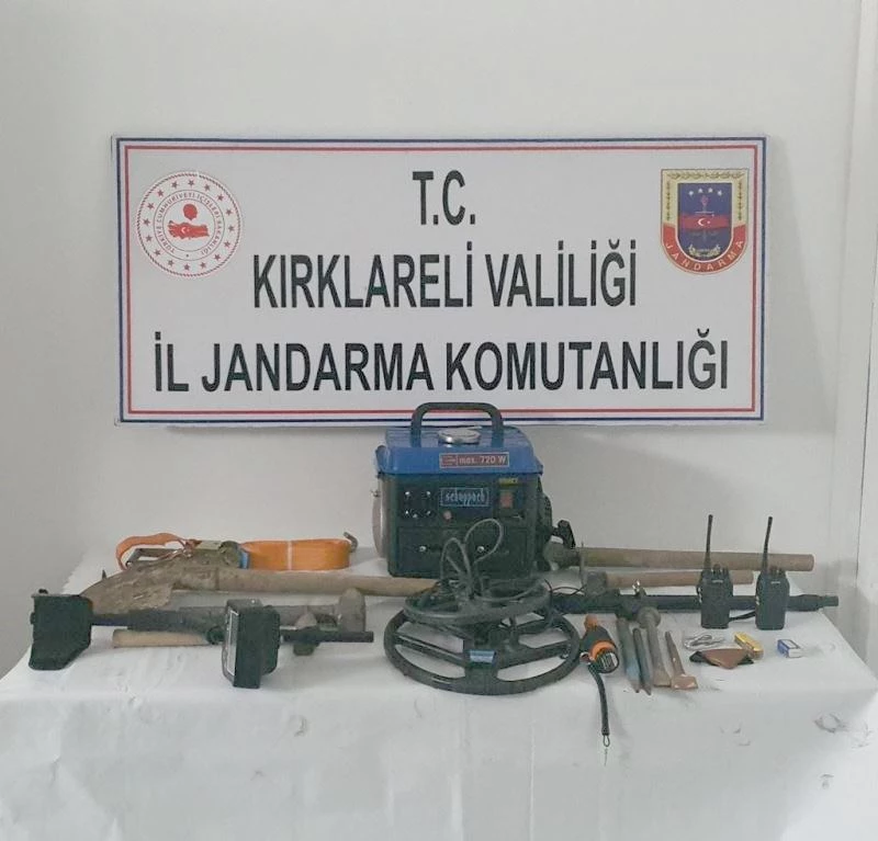 İZİNSİZ KAZI YAPAN 3 ŞÜPHELİ YAKALANDI