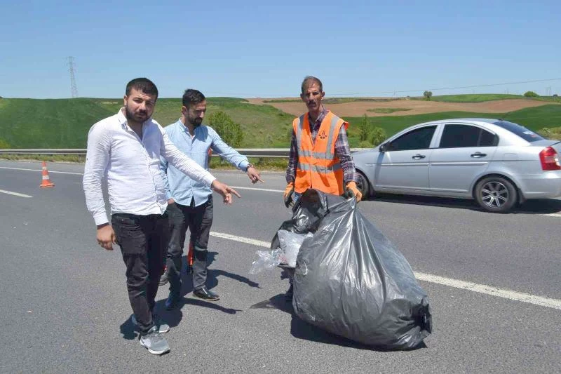 YOL ORTASINA DÜŞEN ÇUVAL ZİNCİRLEME KAZAYA NEDEN OLDU