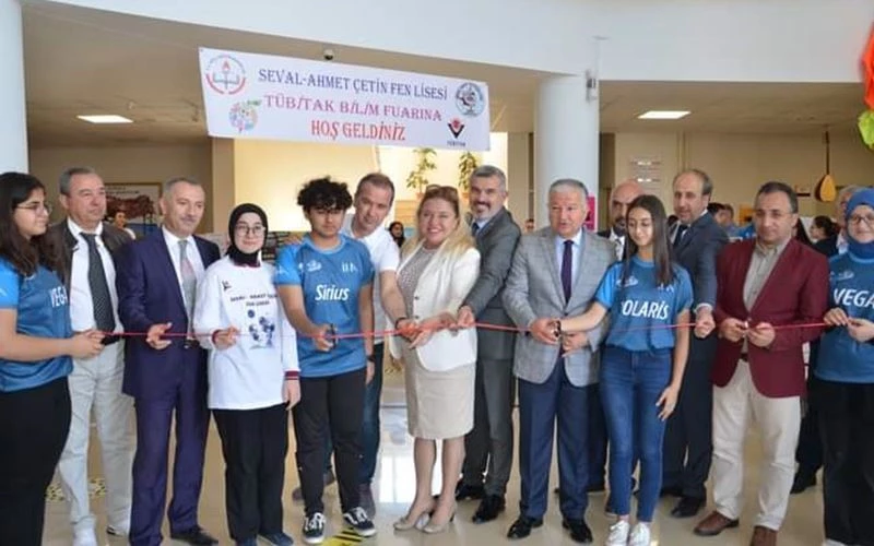 TÜBİTAK ÖDÜLLERİNE DOYMAYAN OKULDA TÜBİTAK BİLİM FUARI GÖZ KAMAŞTIRDI!