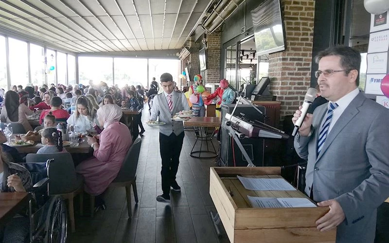 ÖZEL EĞİTİM VE REHABİLİTASYON MERKEZİ’NDEN ÖĞRENCİ VE VELİLERİNE KAHVALTI ETKİNLİĞİ 