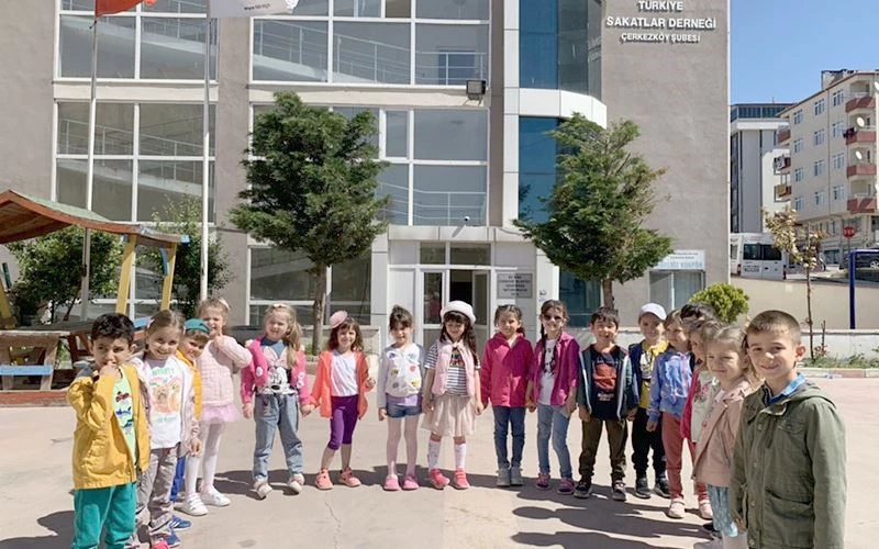 MİNİKLERDEN ANLAMLI ZİYARET