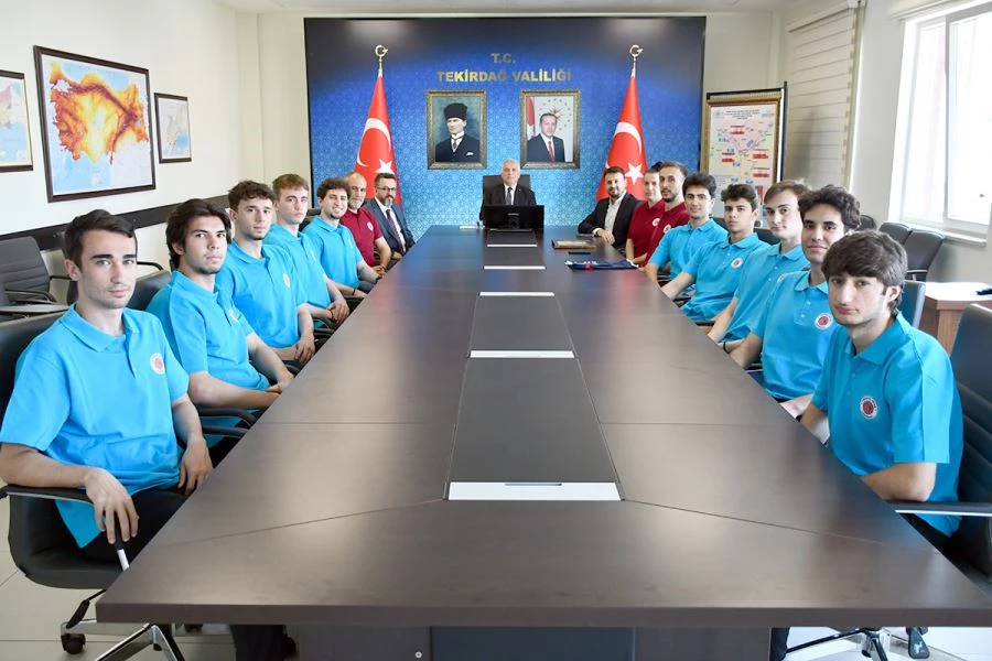 VALİ YILDIRIM BAŞARILI SPORCULARI KABUL ETTİ