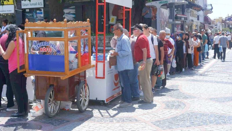 KÖFTE EKMEK KUYRUĞU