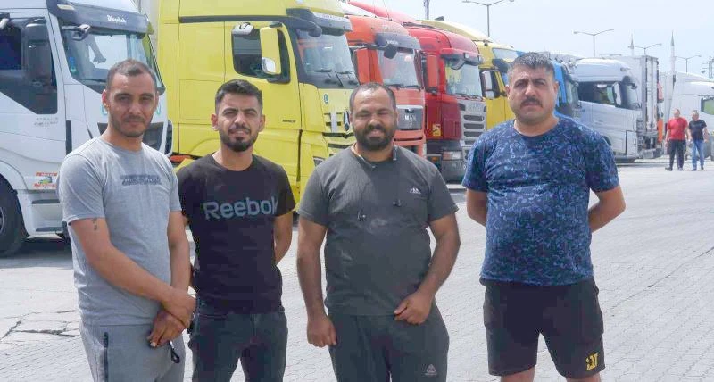 SEBZE VE MEYVE TAŞIYAN TIRLAR GÜNLERDİR KAPIKULE’DE BEKLİYOR