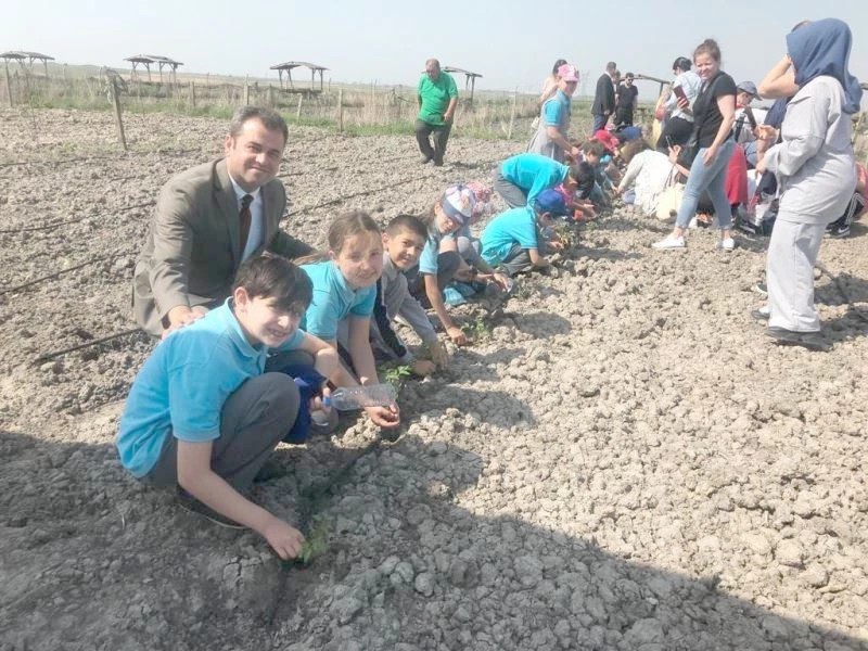 ERGENELİ ÇOCUKLAR TOPRAKLA BULUŞTU