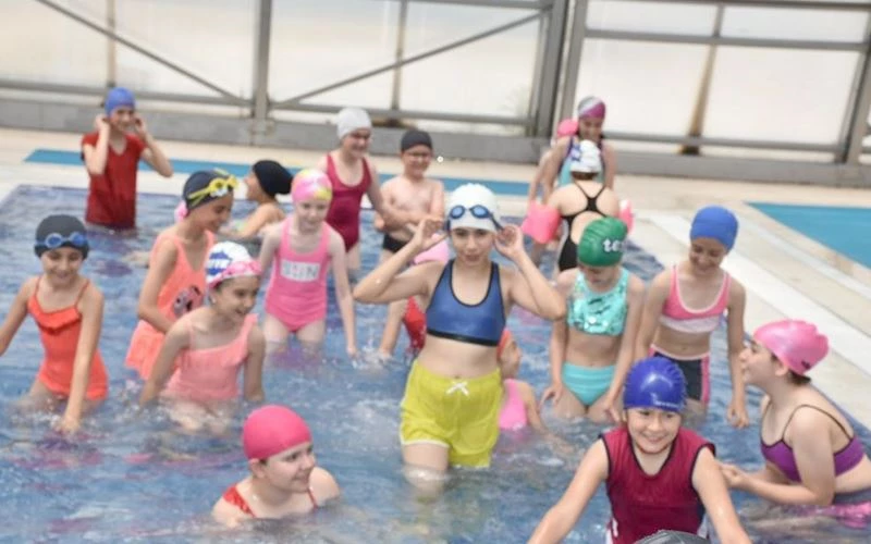 BÜYÜKŞEHİR BELEDİYESİ ÇOCUKLARI SU SPORLARI İLE BULUŞTURDU