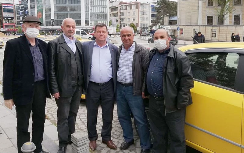 BAŞKAN AS TAKSİ DURAKLARINI DOLAŞARAK ESNAFLA BAYRAMLAŞTI