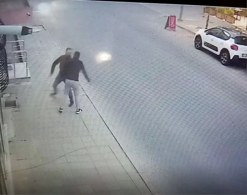 TEKİRDAĞ’DA BIÇAKLI SALDIRI ANI KAMERADA