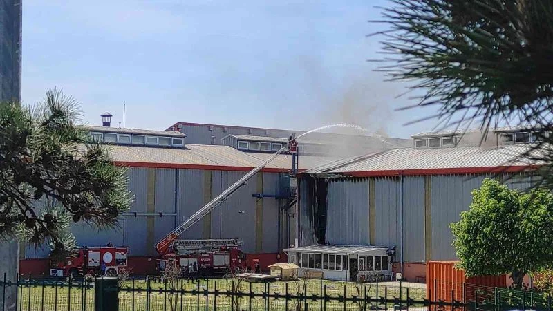 FABRİKADA ÇIKAN YANGIN KORKUTTU