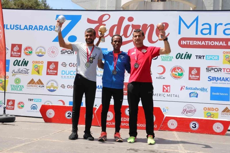 7. ULUSLARARASI EDİRNE MARATONU, TARİHİ DOKULARIN GÖLGESİNDE GERÇEKLEŞTİRİLDİ