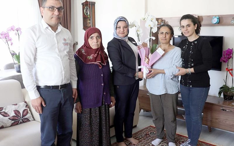 BAŞKAN AKAY ŞEHİT ANNELERİNİN ANNELER GÜNÜ’NÜ KUTLADI