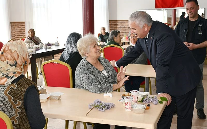 VALİ YILDIRIM HUZUR EVİ’NDE ANNELER GÜNÜ’NÜ KUTLADI