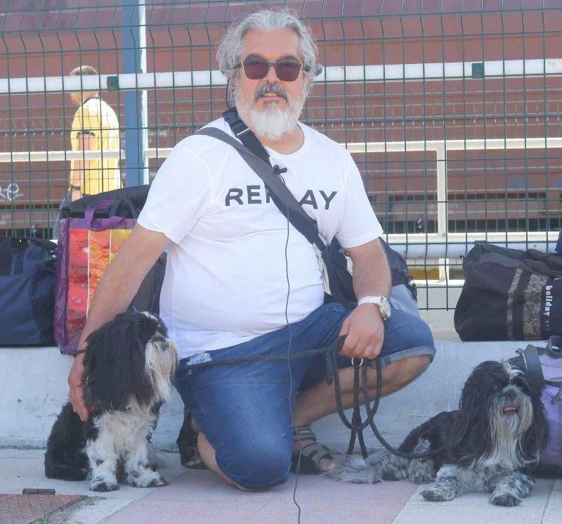 İNGİLTERE’DEN GELEN GURBETÇİ, EVCİL HAYVANLARINI DA YANINDA GETİRDİ