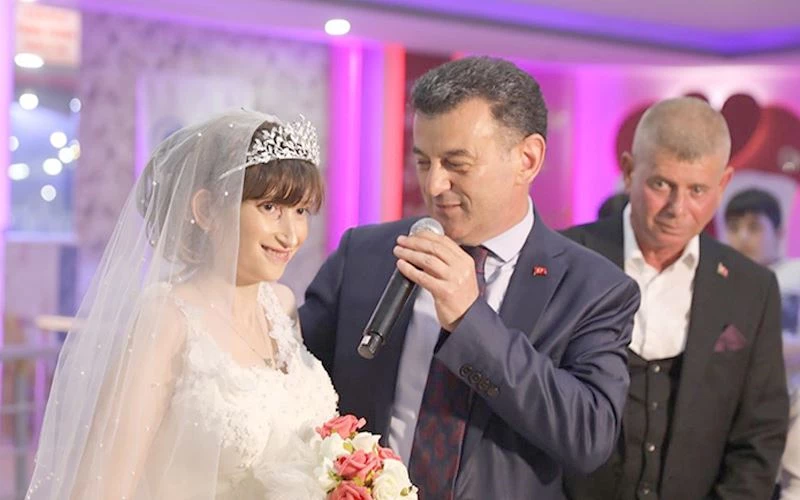 DÜĞÜN TEMSİLİ AMA MUTLULUK GERÇEK