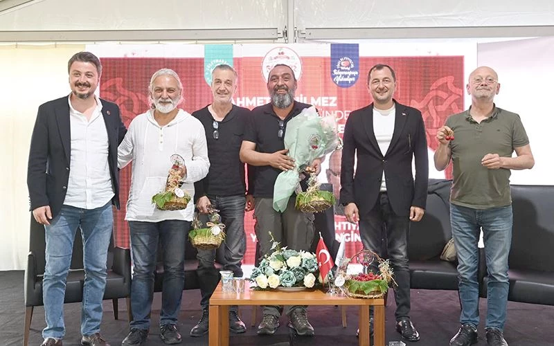 USTA TİYATROCULAR KÜLTÜR ÇADIRINDA SANATSEVERLERLE BİR ARAYA GELDİ