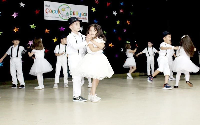 MİNİKLER RENKLİ GÖSTERİLERLE MEZUN OLDU