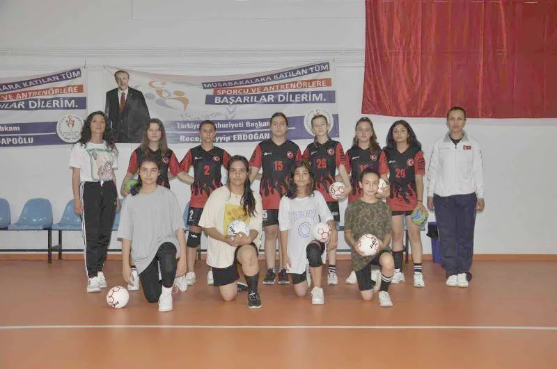 GELECEĞİN HENTBOLCULARI YETİŞECEK