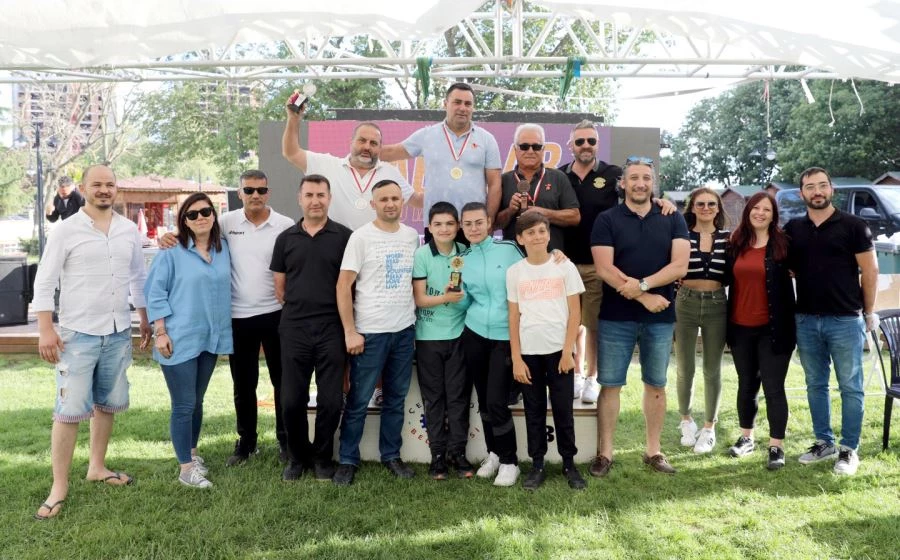 BABALAR, TAVLA TURNUVASINDA YARIŞTI